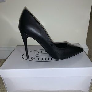 BRAND NEW, NEVER WORN Steve Madden Pumps